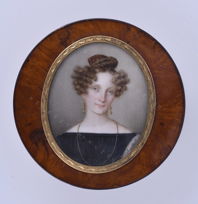 Box with a portrait of a young woman