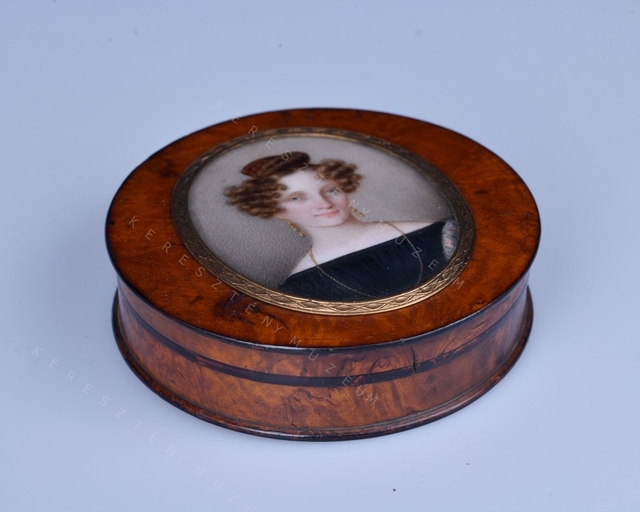 Box with a portrait of a young woman
