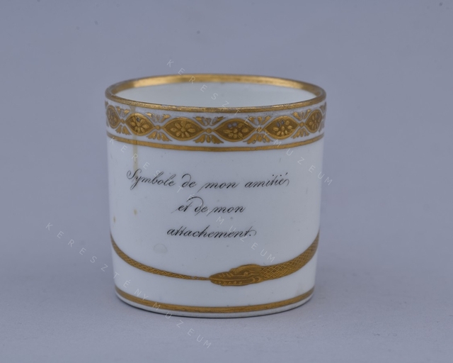 Csésze, aljjal
