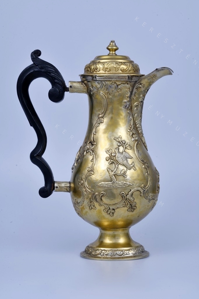 Jug with lid